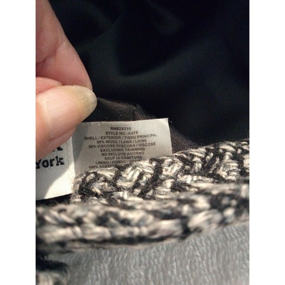 Betmar New York Women Cabbie Wool Blend Tweed Black White Hat - Picture 10 of 10